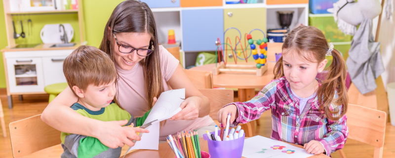 Les poursuites d’études possibles après un CAP Petite Enfance : le concours ATSEM